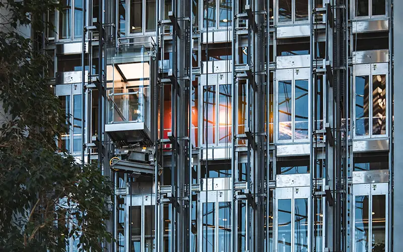 نقش طراحی مهندسی در عملکرد آسانسور 